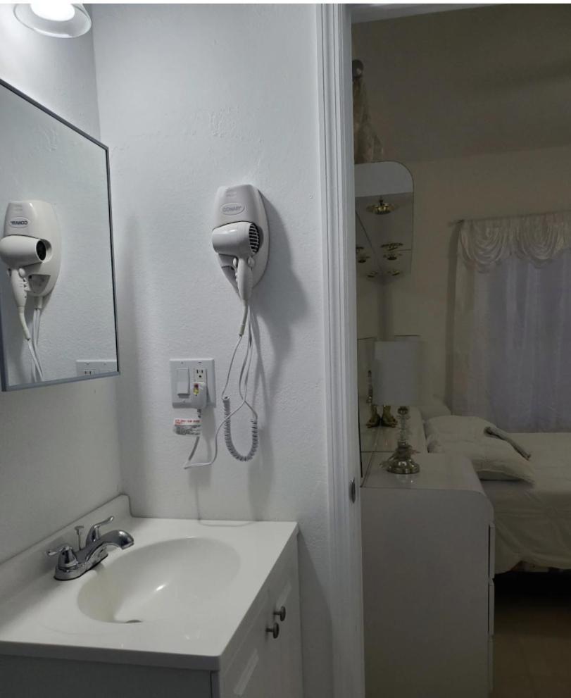 B1 Best Value On Private Bedroom With Private Bathroom In Little Havana, Майами Экстерьер фото